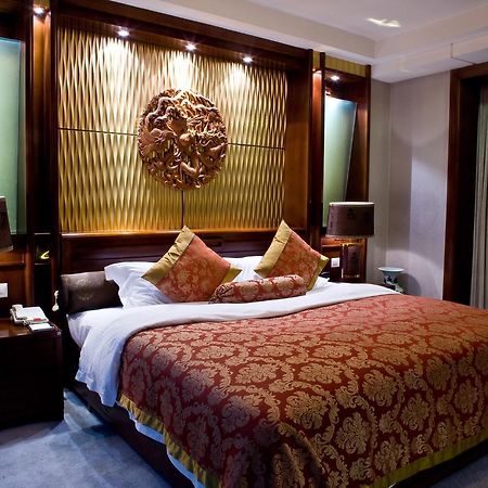 Hongyi Hotel Ухань Екстер'єр фото