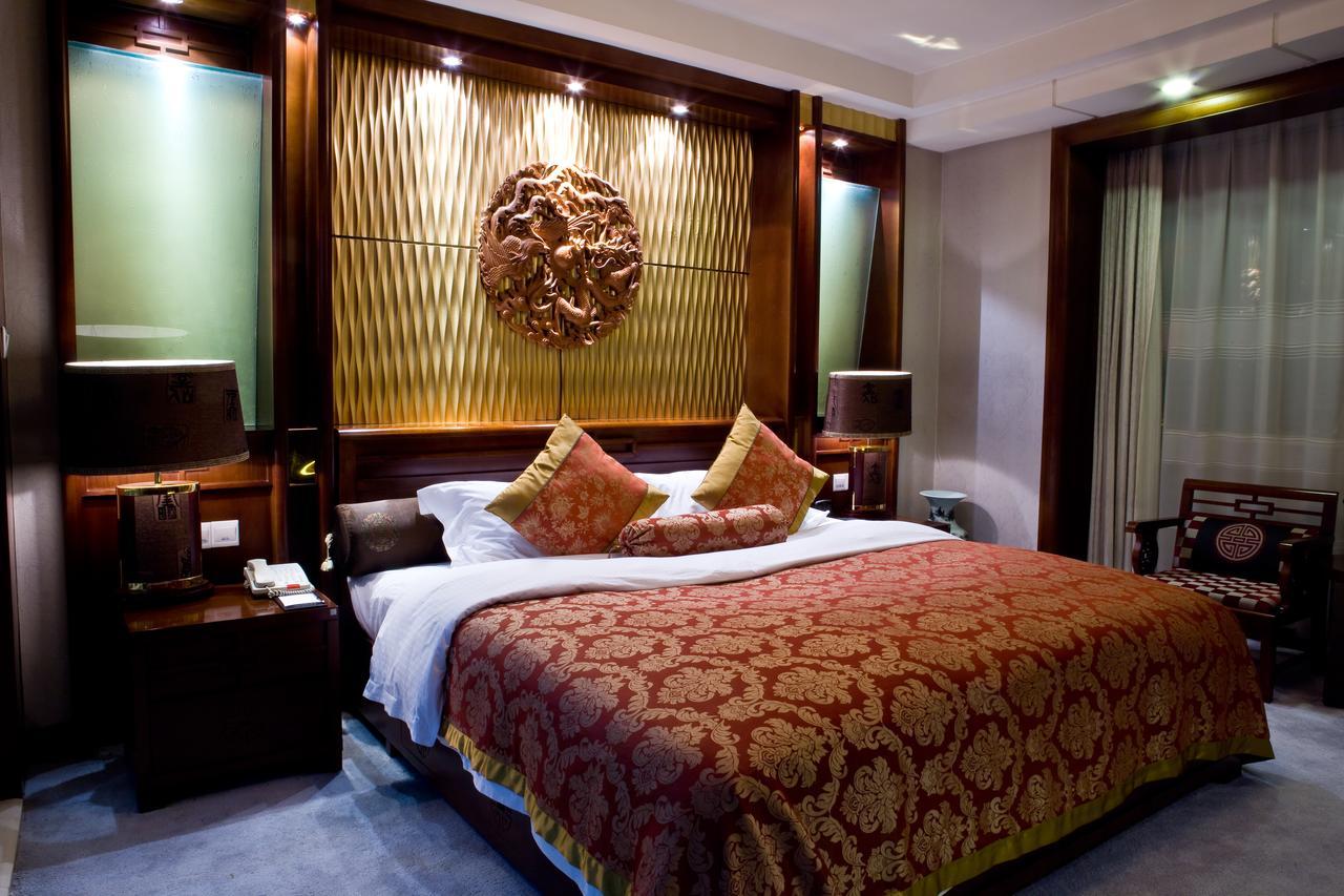 Hongyi Hotel Ухань Екстер'єр фото