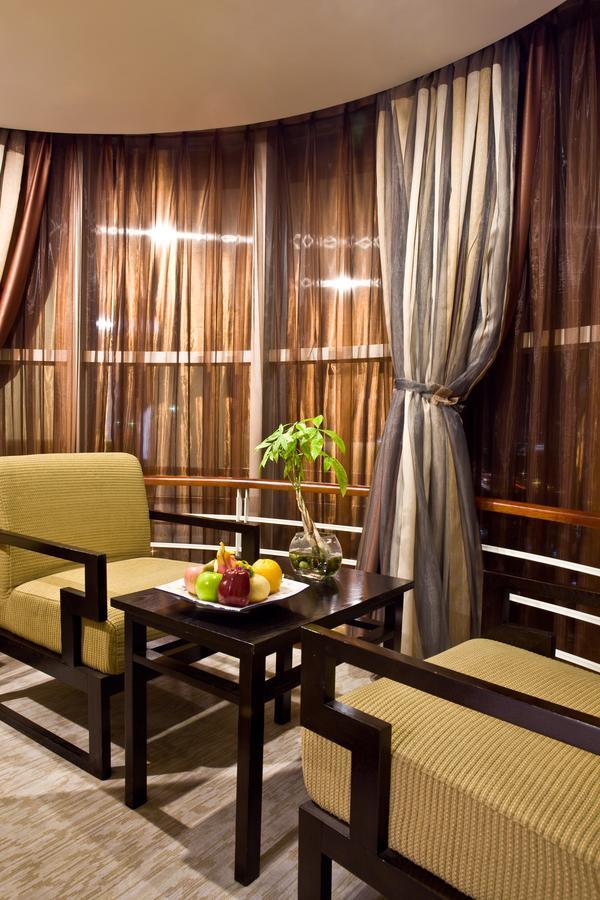 Hongyi Hotel Ухань Екстер'єр фото