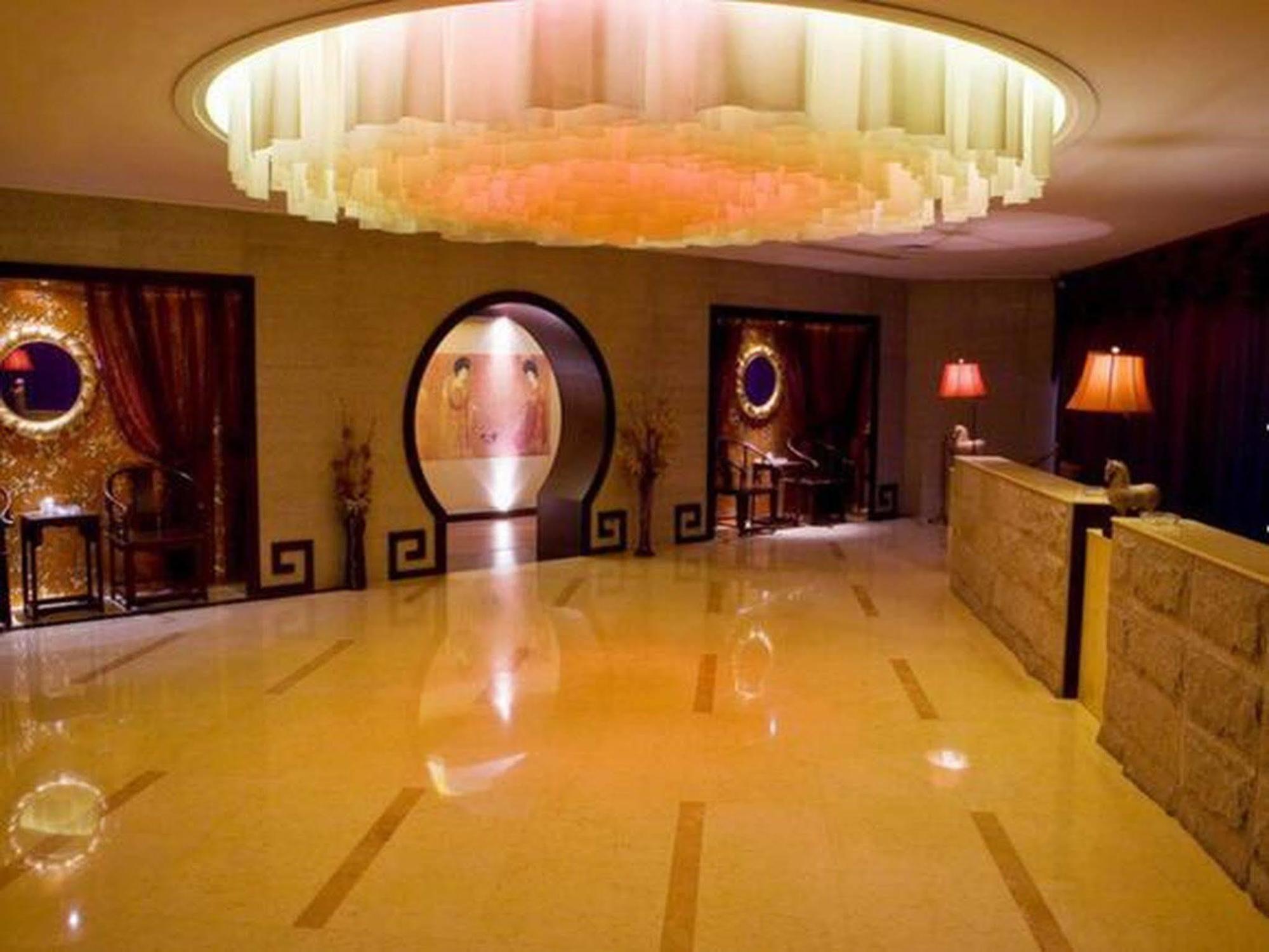 Hongyi Hotel Ухань Екстер'єр фото