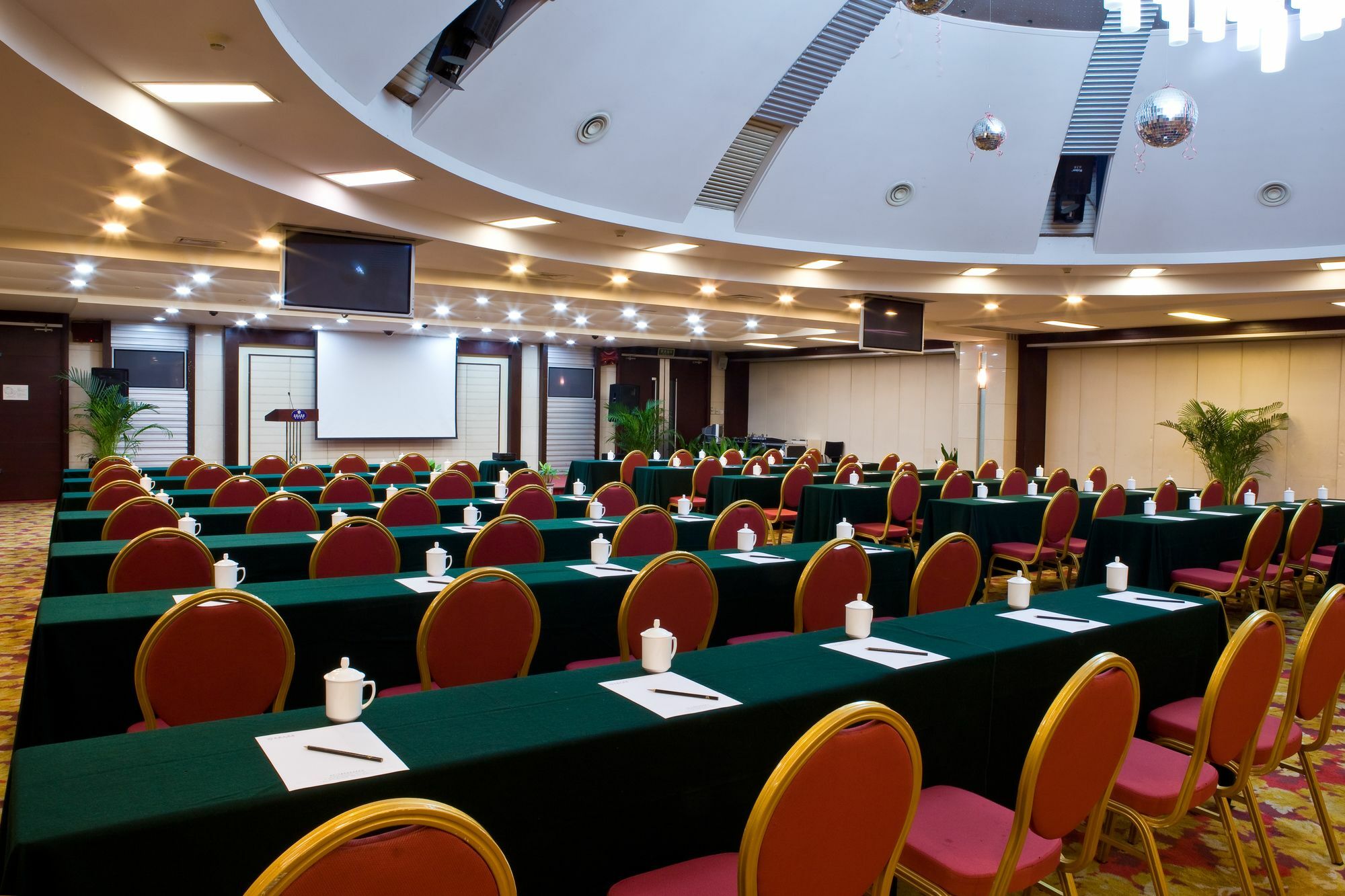 Hongyi Hotel Ухань Екстер'єр фото
