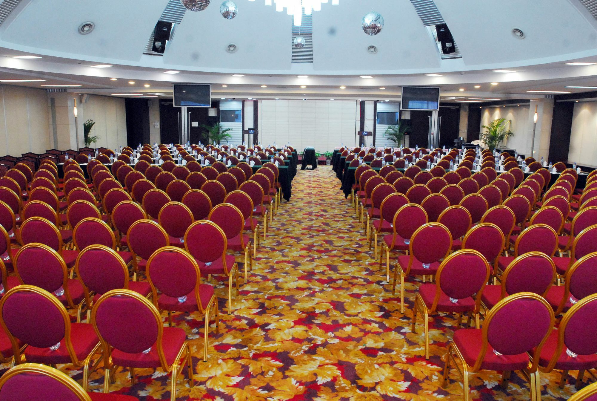 Hongyi Hotel Ухань Екстер'єр фото